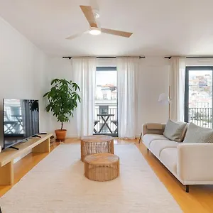 https://apt-stylish-2-bedroom-in-downtown-with-free-parking.hotels-lisbon-portugal.com